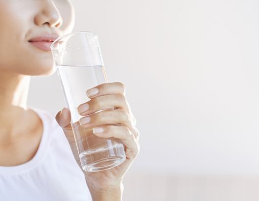 Mitos-Mitos Air Minum yang Keliru, Ini Faktanya