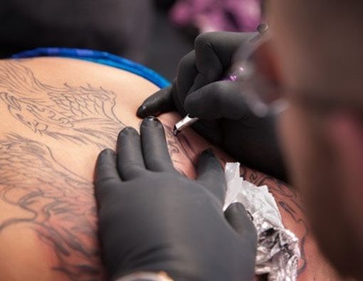 Bahaya Infeksi Kulit Akibat Tato