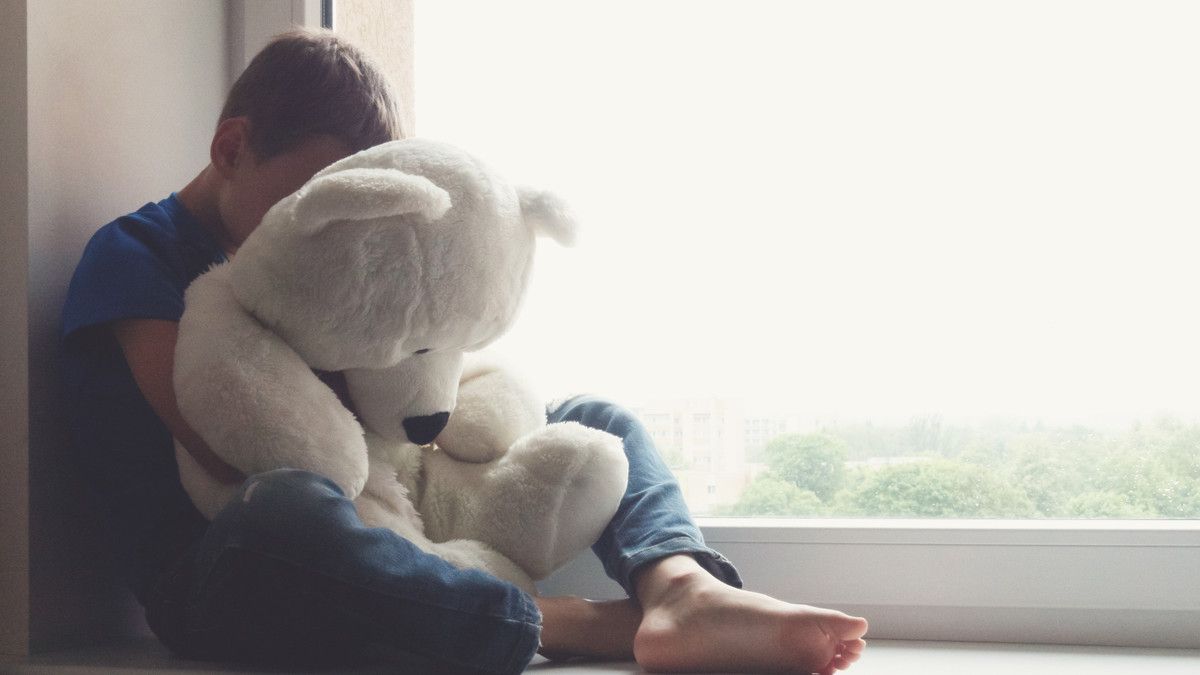 Perhatikan, ini Tanda Anak Berduka dan Cara Mengatasinya