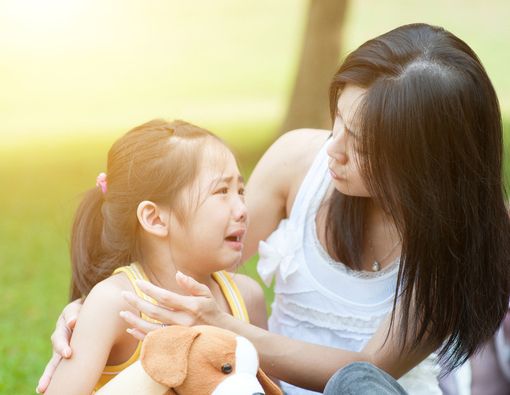 Kiat Mengobati Trauma Psikologis pada Anak