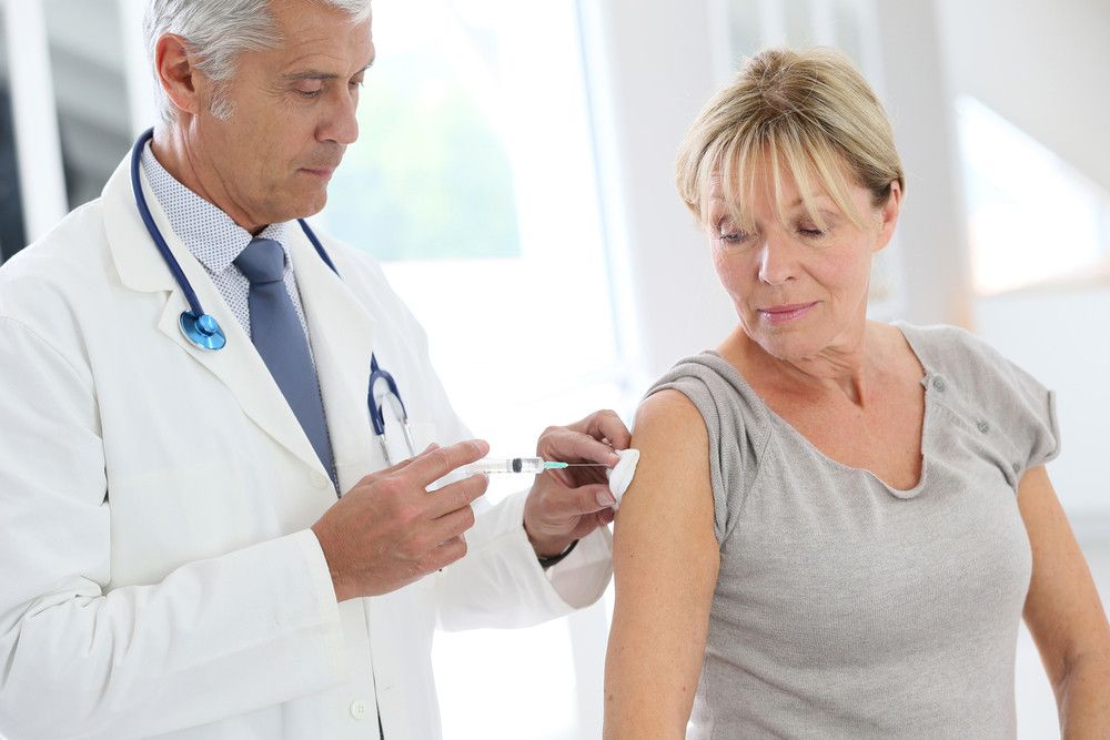 4 Vaksin Penting bagi Para Lansia