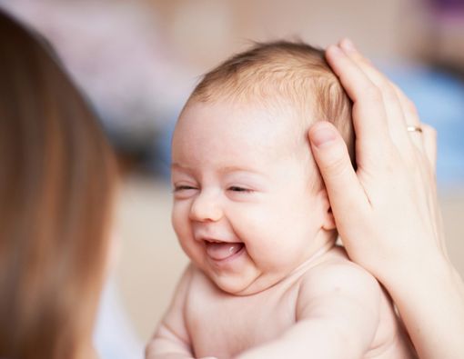 Cara Sehat Menebalkan Rambut Bayi