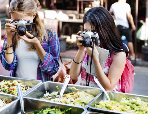 Punya Masalah dengan Gangguan Makan? Atasi dengan Traveling