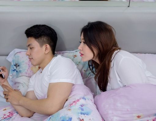 Mengenal Perbedaan Iri dan Cemburu dari Sudut Pandang Psikolog