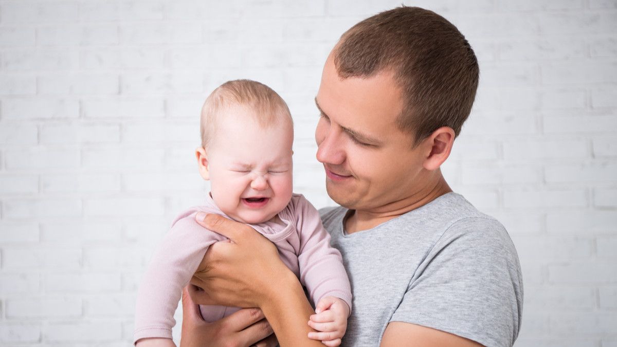 Ayah, Ini Lo Cara Mengatasi Bayi Menangis