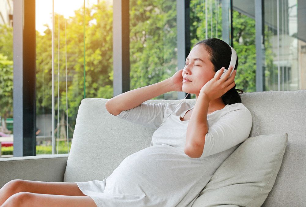4 Manfaat Mendengarkan Musik Klasik Selama Hamil