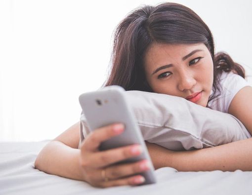 Waspada Penyakit Ini, Kalau Anda Sering Baper di Sosmed!