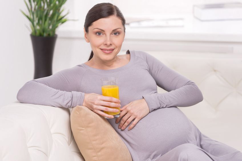 Atasi Mual Saat Hamil dengan Jus Buah