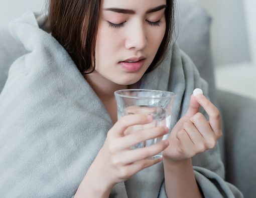 Atasi Gejala Omicron dengan Obat Flu &amp; Batuk yang Dijual Bebas