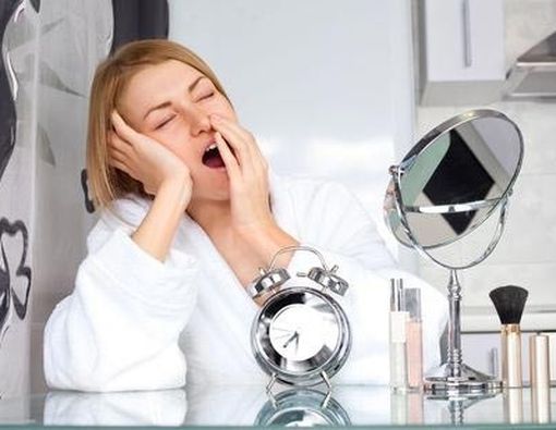 Benarkah Kelelahan Membuat Wajah Tampak Kusam?