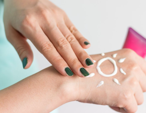 Apa Perbedaan Chemical, Physical, dan Hybrid Sunscreen?