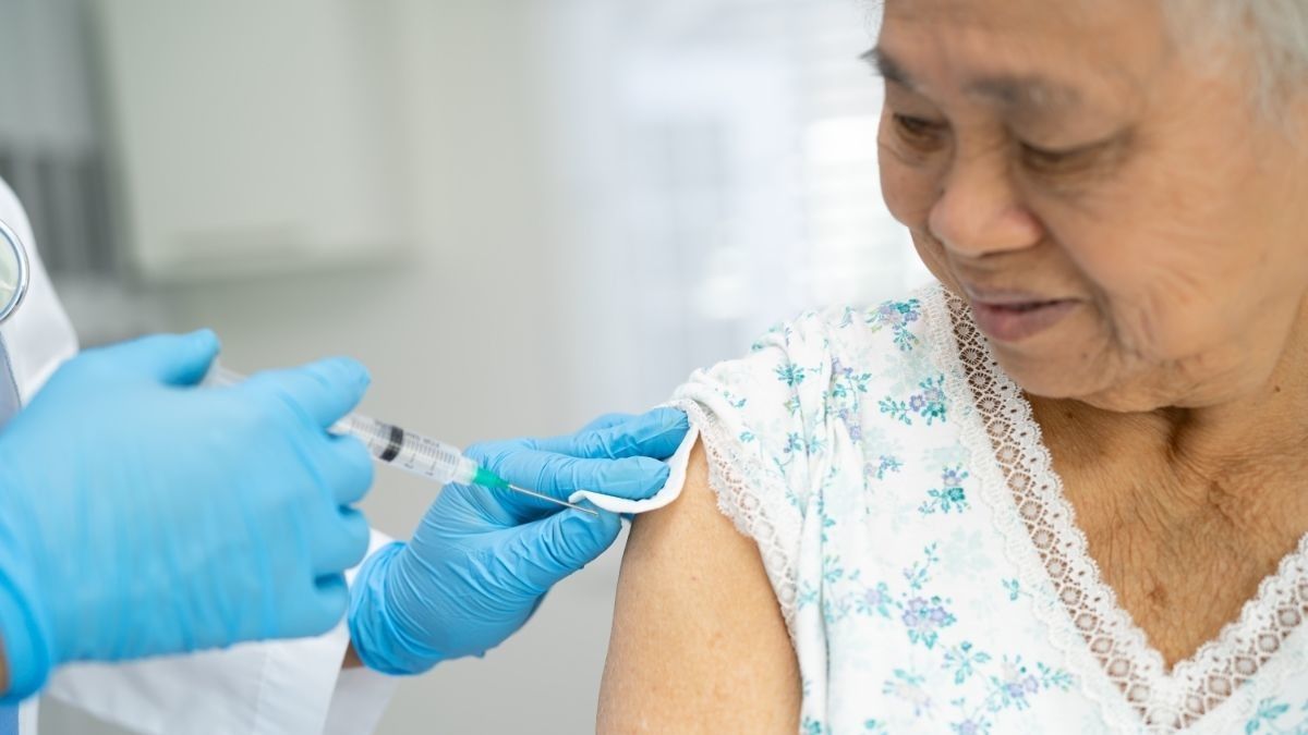 Mengenal Jenis Vaksin Flu yang Cocok untuk Lansia