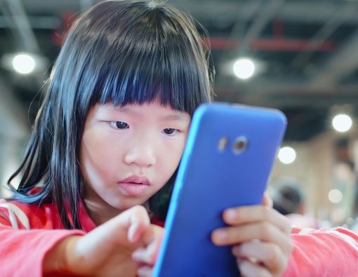 Kecanduan Gawai Tingkatkan Risiko Gangguan Mental pada Anak?