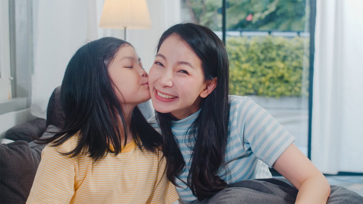 Cara Membentuk Karakter Anak Penuh Kasih Sayang