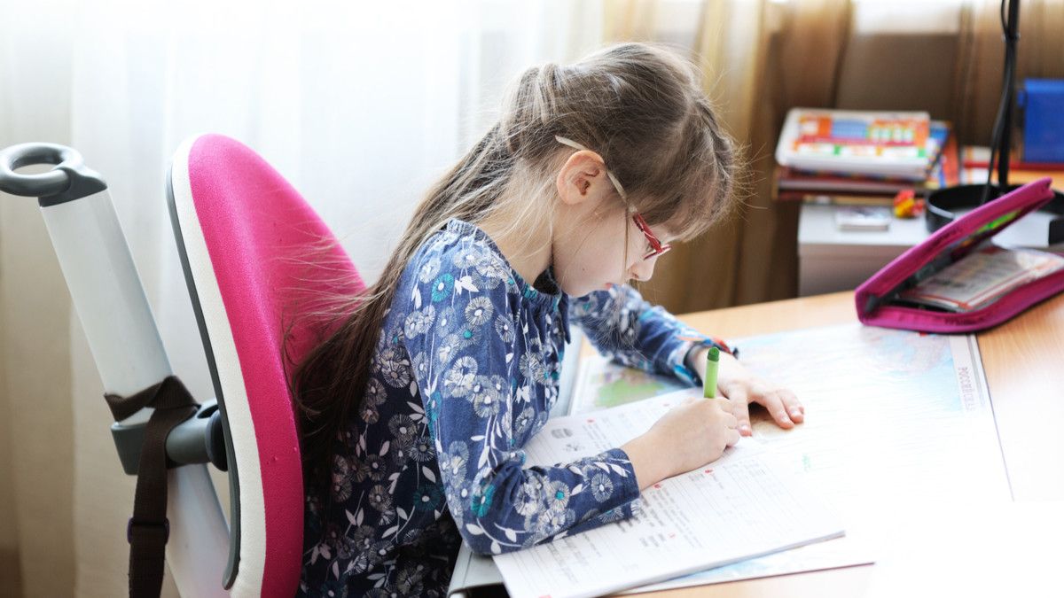 Tips Memilih Kursi Belajar Anak untuk Kesehatan Tulang Belakang