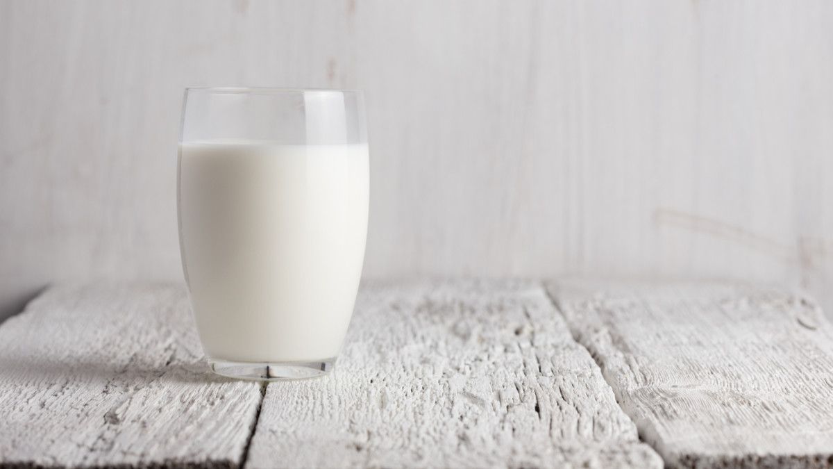 Sarapan Minum Susu Menjaga Kadar Gula Darah Penderita Diabetes (Kostenko Maxim/Shutterstock)