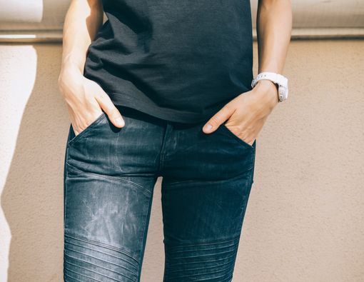 Sering Kenakan Jins Ketat? Ini Bahaya yang Mengintai