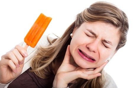 Ini Dampaknya Bila Mengunyah Makanan yang Keras 