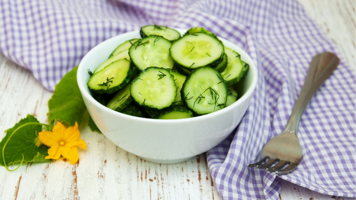 Makan Timun Bisa Menyehatkan Gigi, Benarkah