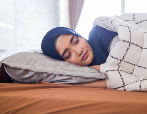 Posisi Tidur Setelah Sahur yang Baik untuk Kesehatan