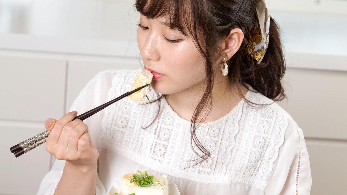 Bukan Mitos, Makan Tahu Bisa Bikin Kulit Awet Muda!