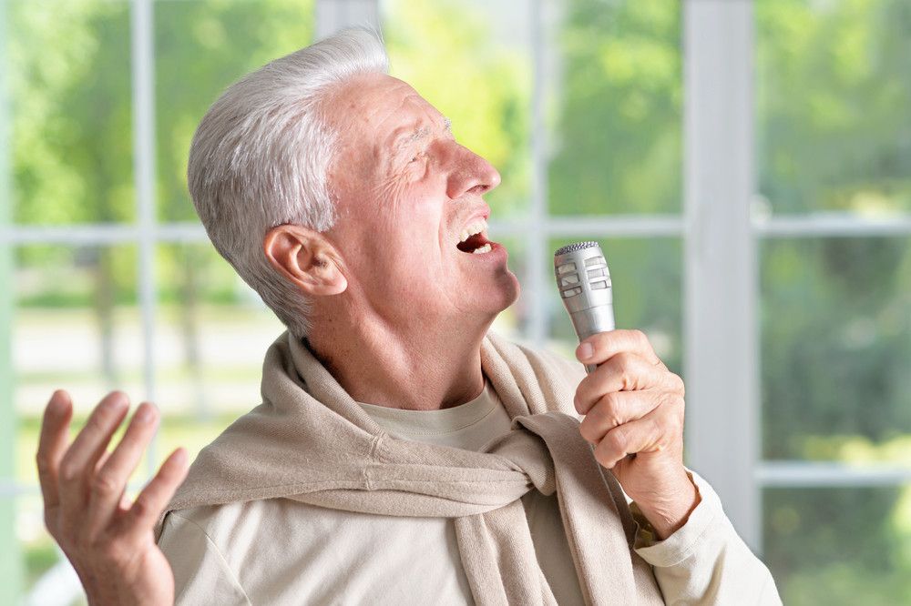 Atasi Gejala Parkinson dengan Bernyanyi
