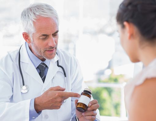 4 Alasan Anda Perlu Konsultasi Dokter Sebelum Minum Suplemen