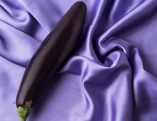 Porno kampir mushukni yalashga majbur