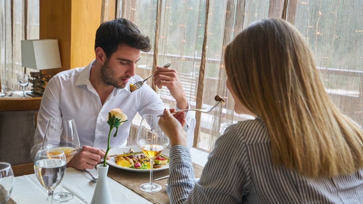 5 Kebiasaan Makan di Restoran Penyebab Kegemukan