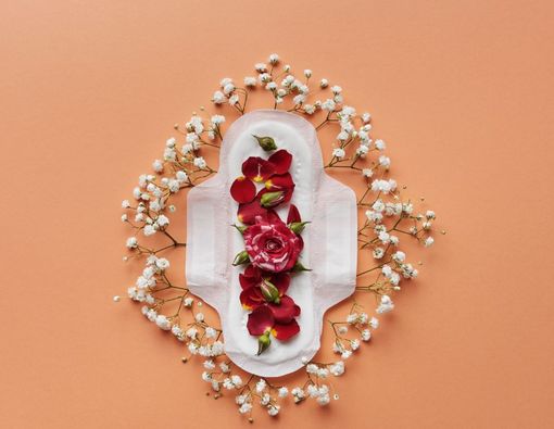 Saat Haid Keluar Seperti Daging dari Vagina, Bahayakah? 