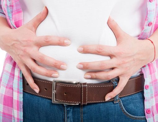 Kiat Atasi Begah Saat Perut Terlalu Kenyang