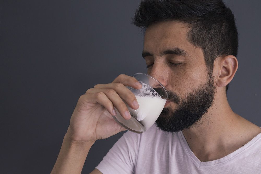 Asam Urat Bisa Kambuh Akibat Minum Susu?