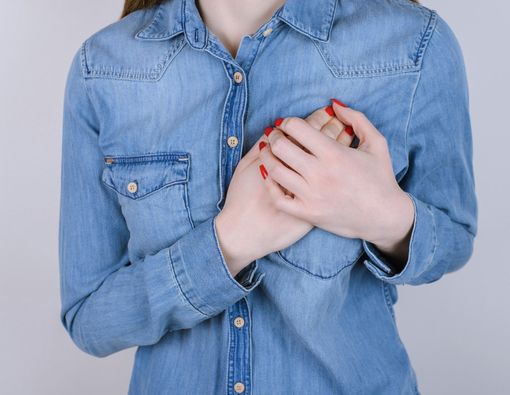 10 Manfaat Meremas Payudara yang Tak Terduga, Apa Saja?