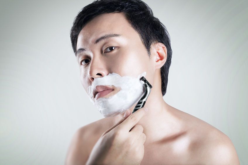 Cukur Setiap Hari, Amankah untuk Kesehatan Kulit Pria?