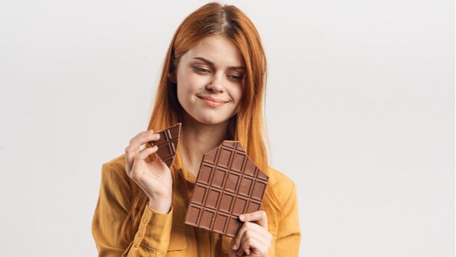 Makan Cokelat Saat Buka Puasa Bikin Asam Lambung Naik