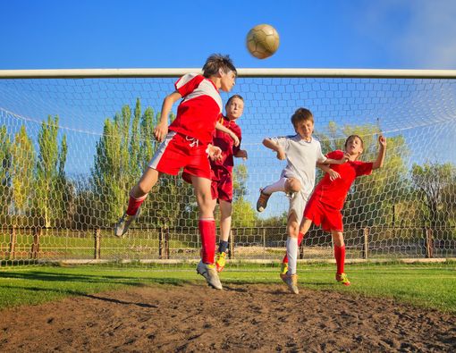 Unik, Menyundul Bola Dilarang untuk Remaja di Skotlandia, Mengapa?