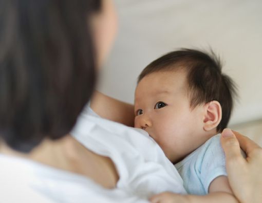 Payudara Bengkak Saat Menyusui? Ini Solusinya