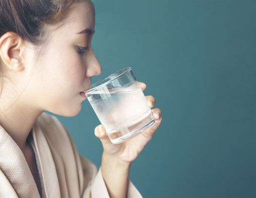 Amankah Minum Air Es Saat Menyusui?