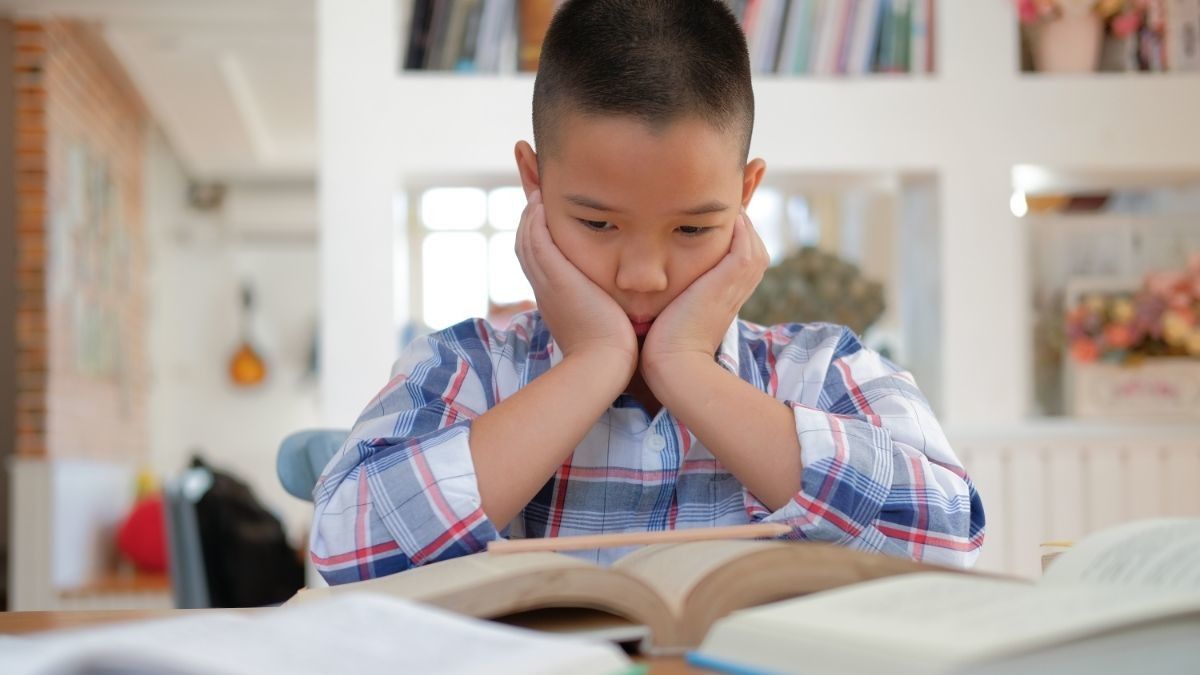 Cara Mengatasi Anak yang Selalu Merasa Rendah Diri