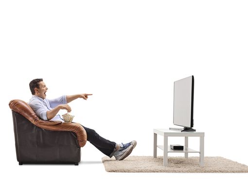 Benarkah Menonton Televisi Terlalu Dekat Bikin Mata Minus?