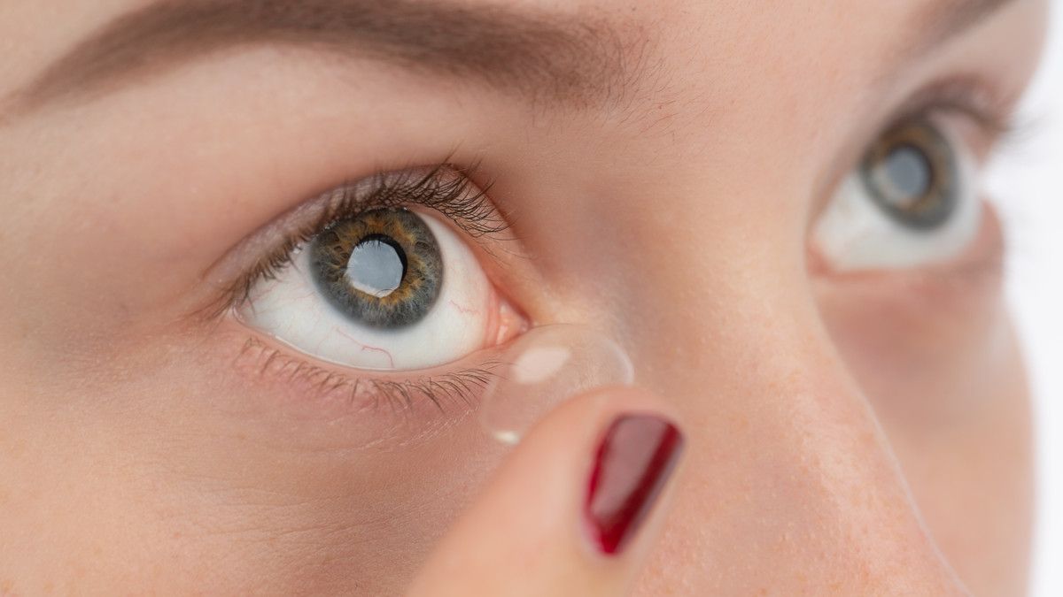 Pakai Lensa Kontak Abal-abal, Apa Efeknya pada Mata?