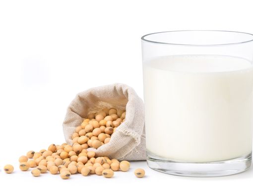 Anak Alergi Susu Sapi, Bisakah Diganti dengan Susu Soya?