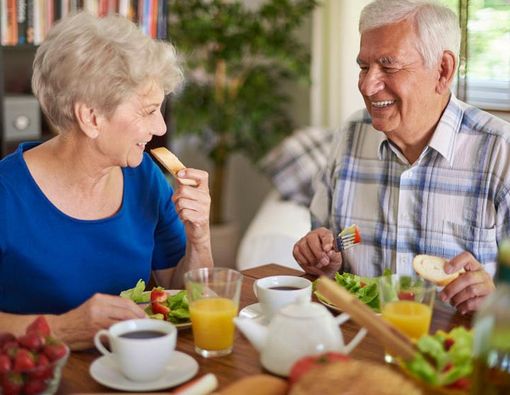 7 Kiat Membangkitkan Selera Makan pada Lansia