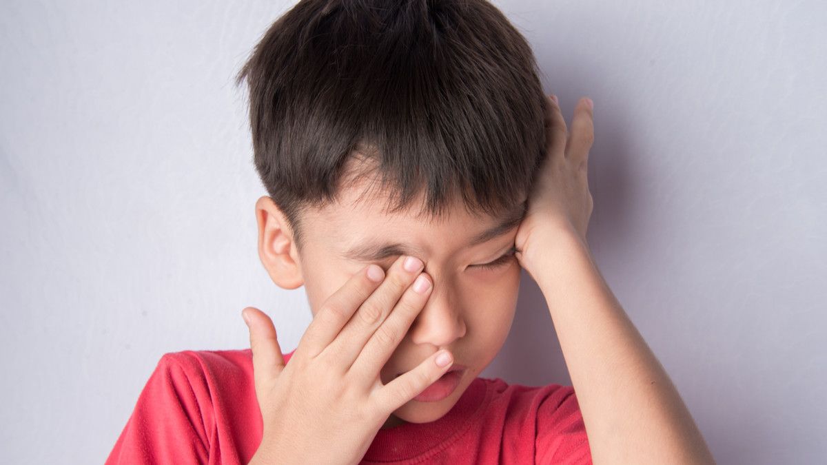 Cara Tepat Atasi Sakit Mata pada Anak