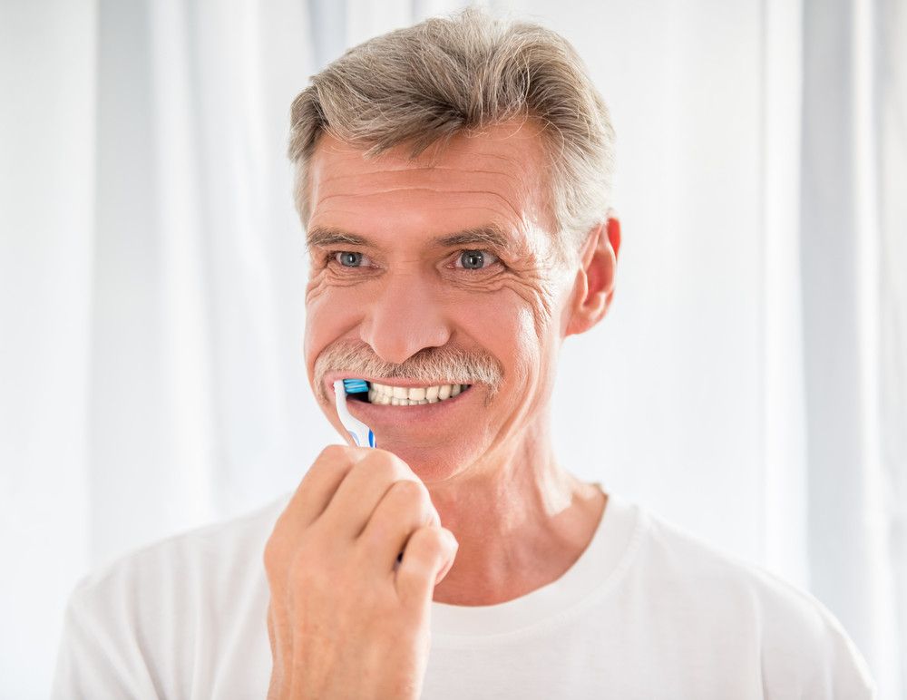 5 Tips Merawat Gigi untuk Lansia