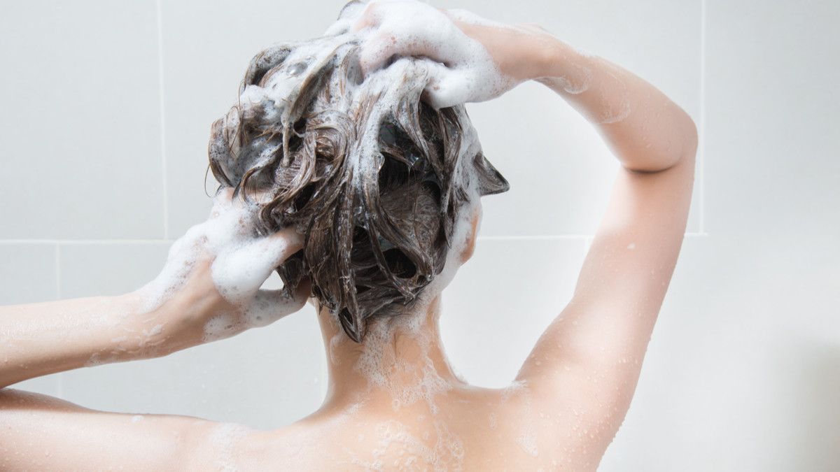 Cek Dulu, 5 Kesalahan Saat Mencuci Rambut yang Buat Kusam dan Rapuh