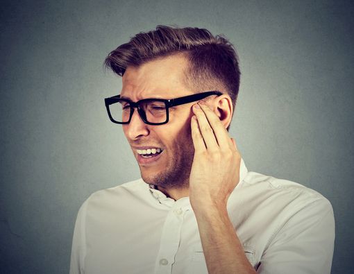 Mengenal Tinnitus yang Ancam Pendengaran Eric Clapton