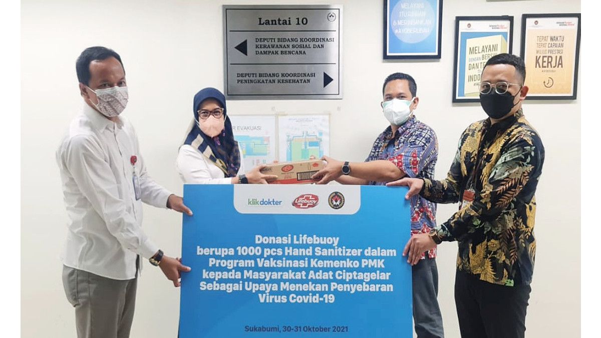 Klikdokter Bersama Lifebuoy Donasi Hand Sanitizer di Banten Kidul