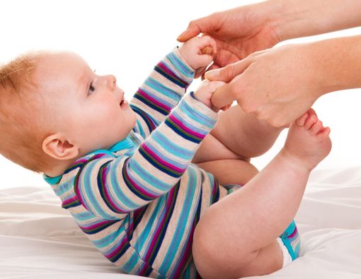 Cara Menstimulasi Anak Belajar Duduk