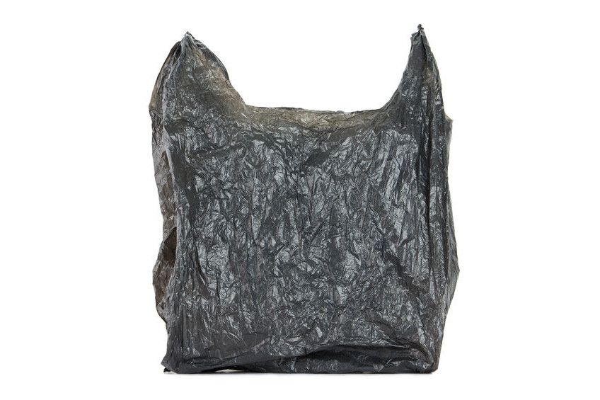 Bahaya Membungkus Daging Kurban dengan Plastik Hitam